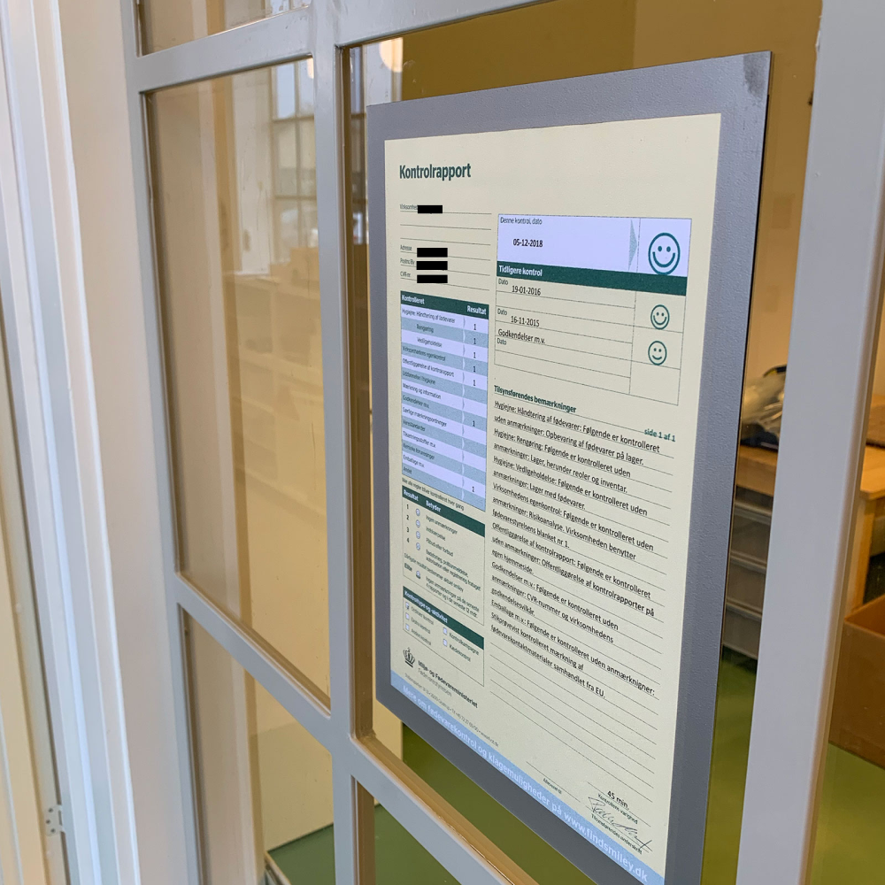 Window display A5 w/magnetic frame, Black