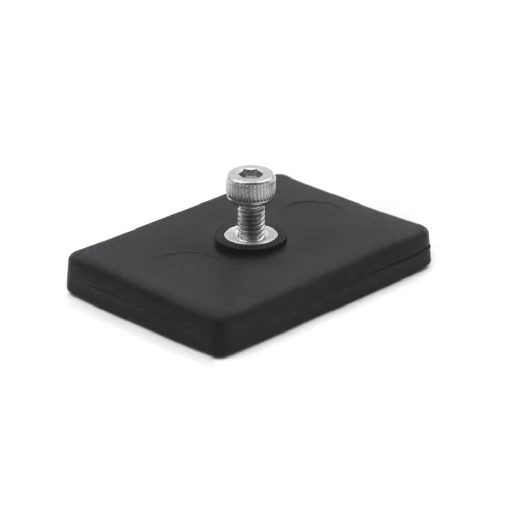 Rubber magnet w. internal thread, 43x31 mm.