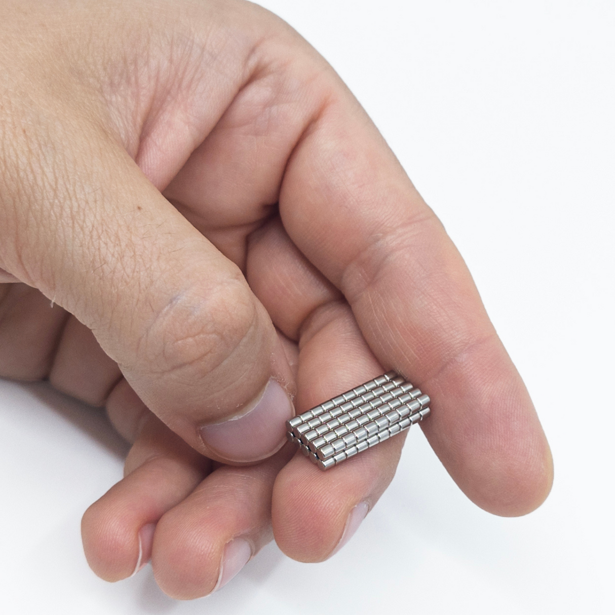 Hobby magnets 2x2 mm. (100-pack)