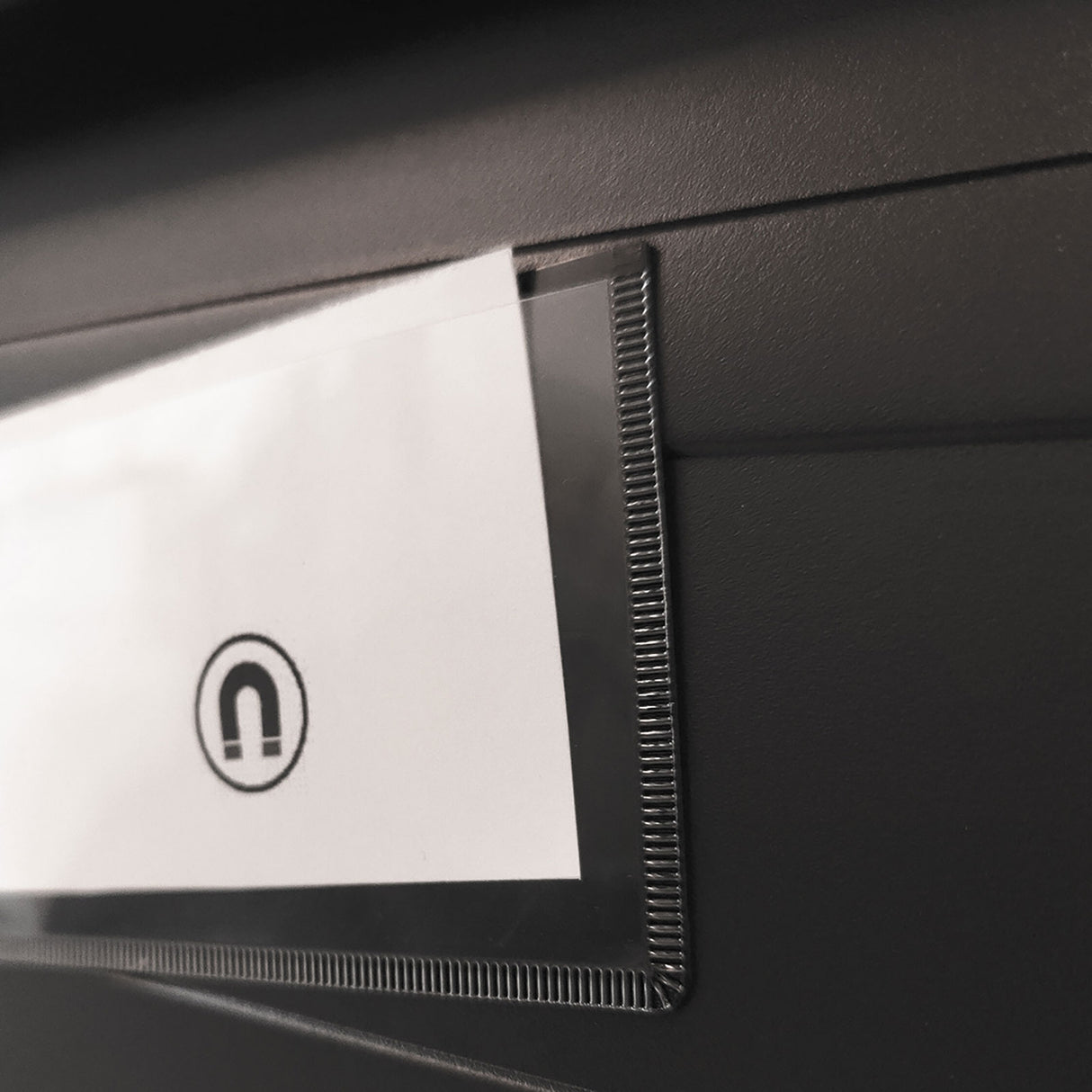 Magnetic pocket 21x5 cm., Black