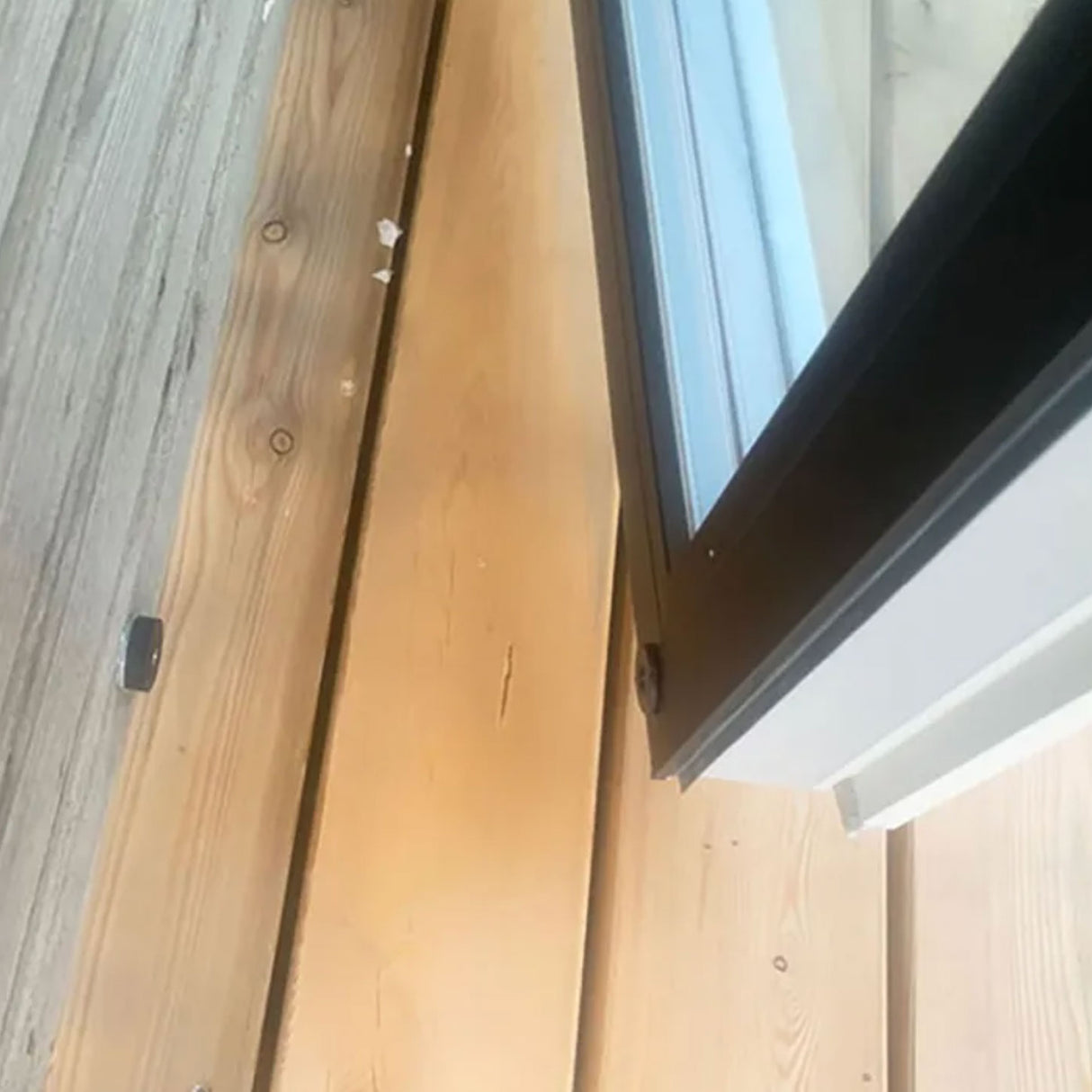 Magnetic door stopper outdoors