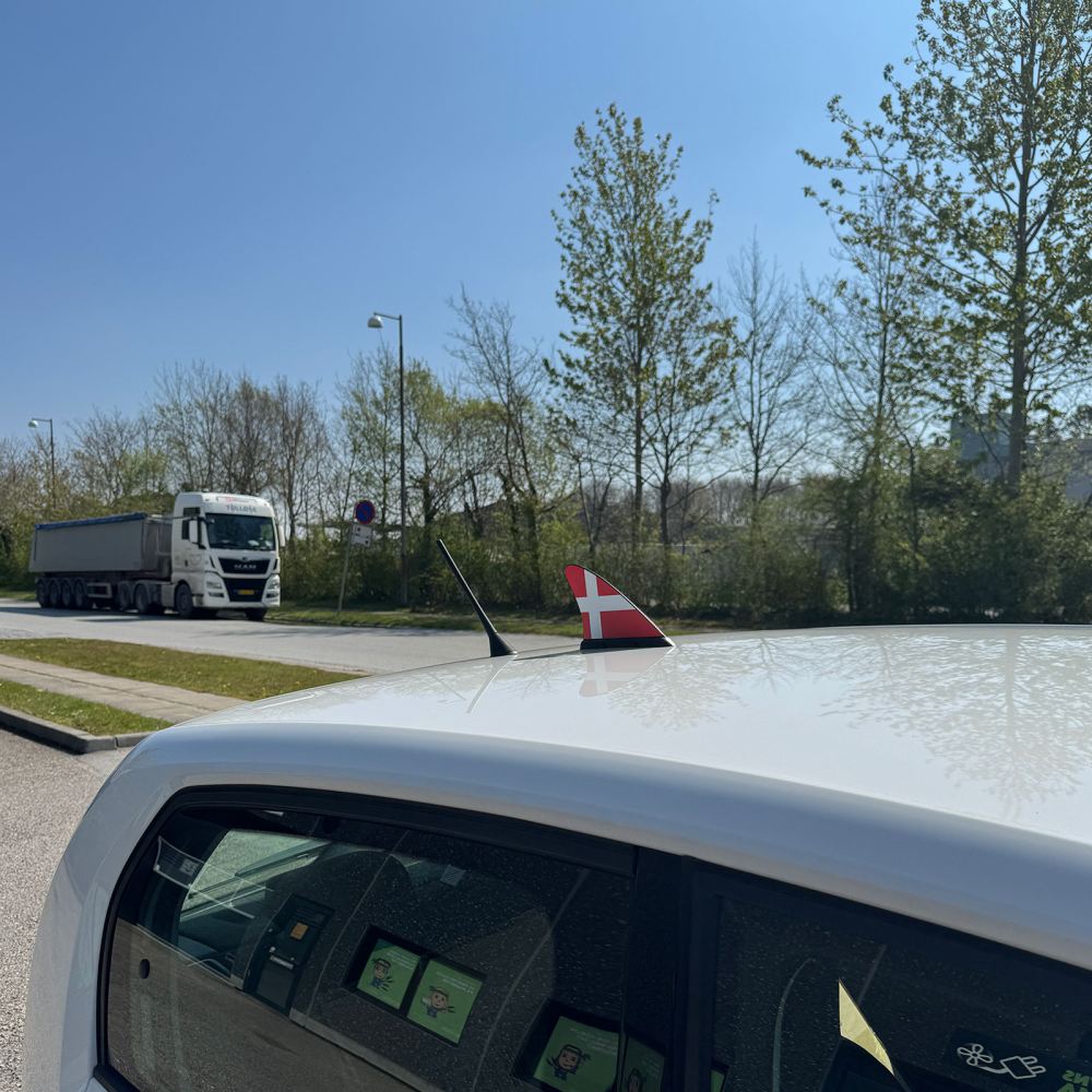 Flag for the car 19x14 cm. (Denmark) - Magnetic