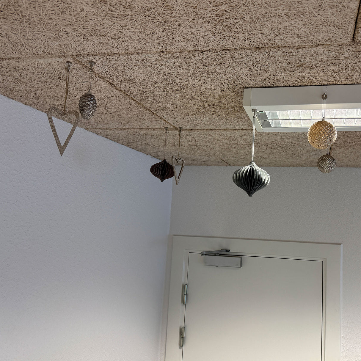 Pot magnets with hook, Ø13 mm.