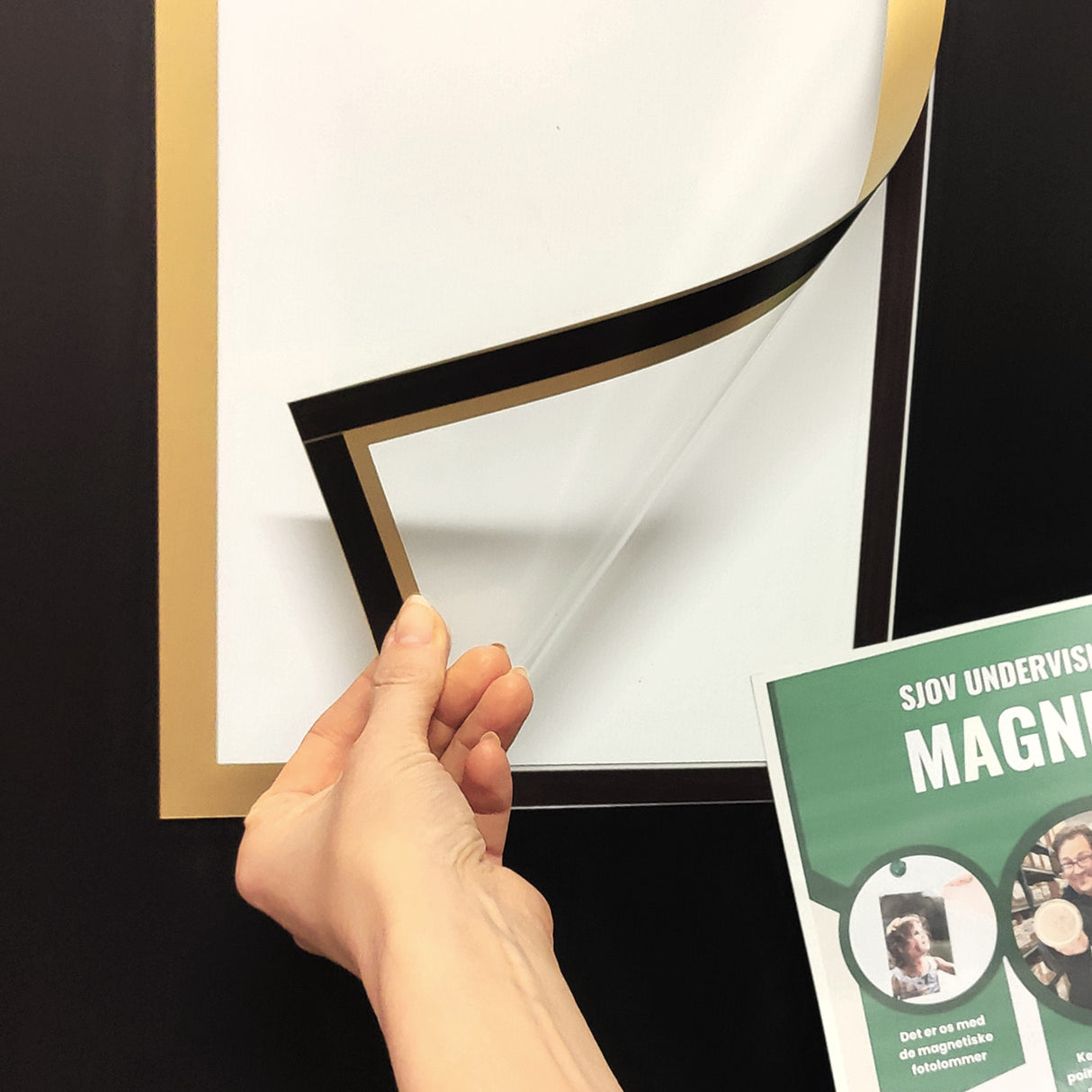 Window display A4 w/magnetic frame, Gold