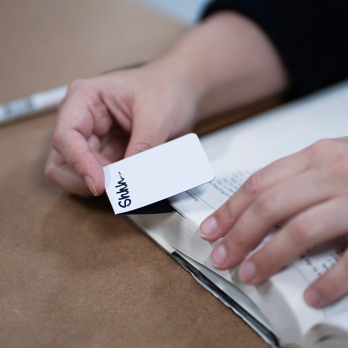 Magnetic bookmarks 6x4 cm., white (2-pack)