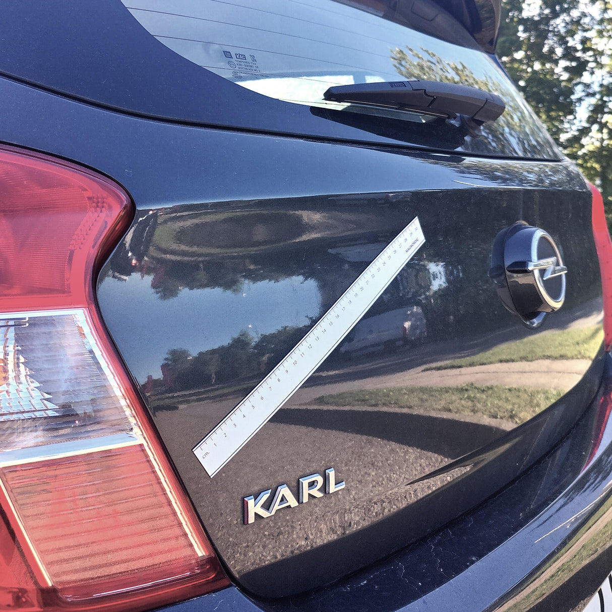 Magnetic ruler white 30 cm. - black numbers